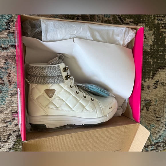 Ryka Aurora Quilted Snow
Boots - Picture 7 of 9